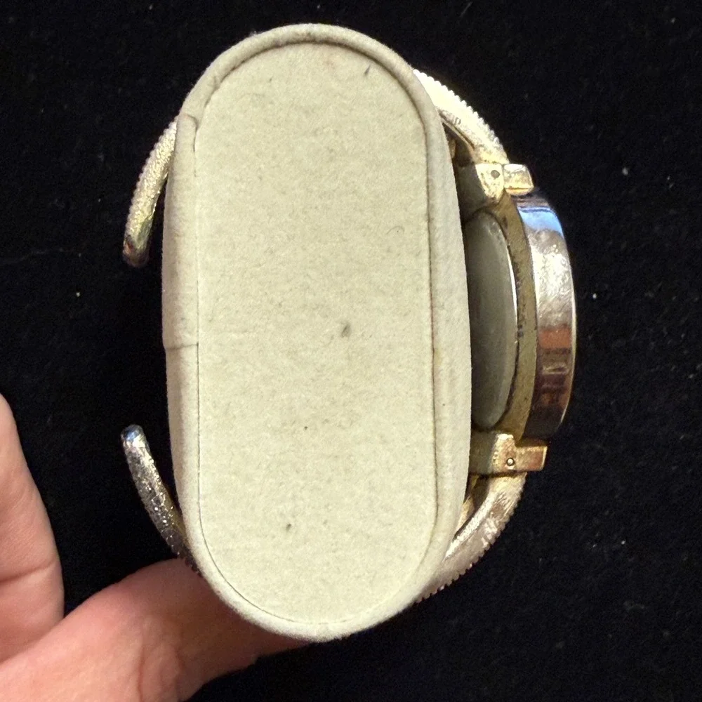 Charming Charlie CC Metal Mesh Band Gold Tone Women's Watch‎ WORKS